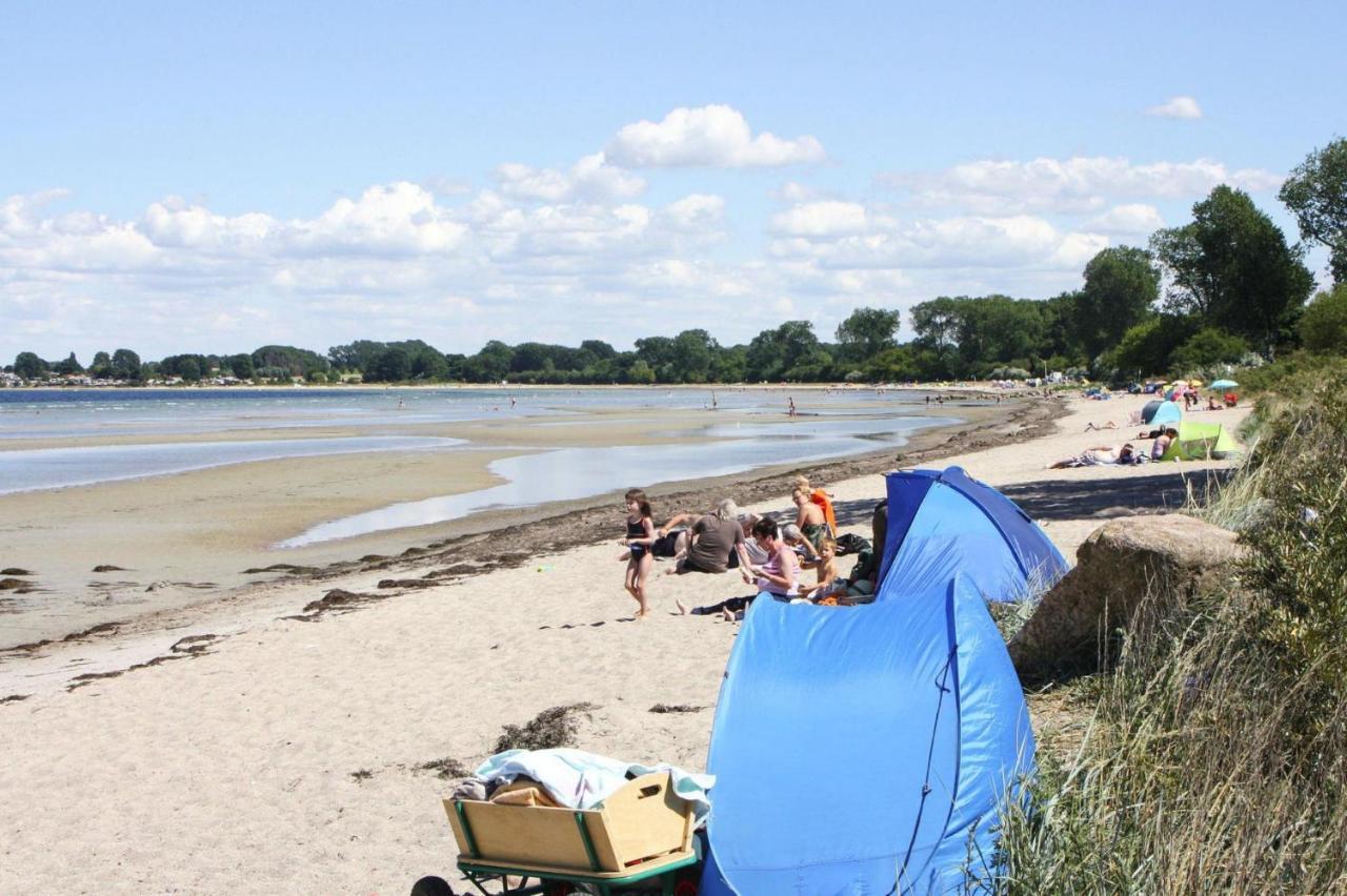 Reetdachhaus Mit Eigenem Strandkorb In Wohlenberg An Der Ostsee Exterior photo